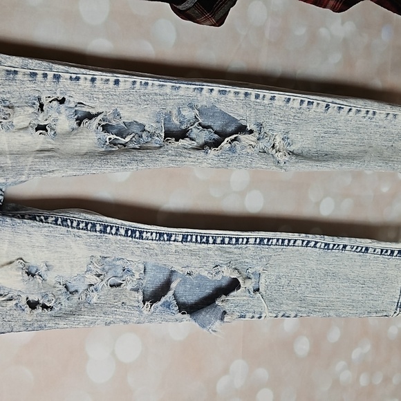 Twenty One Black | Destroyed Curvy Midrise Skinny Jeans - Picture 3 of 10